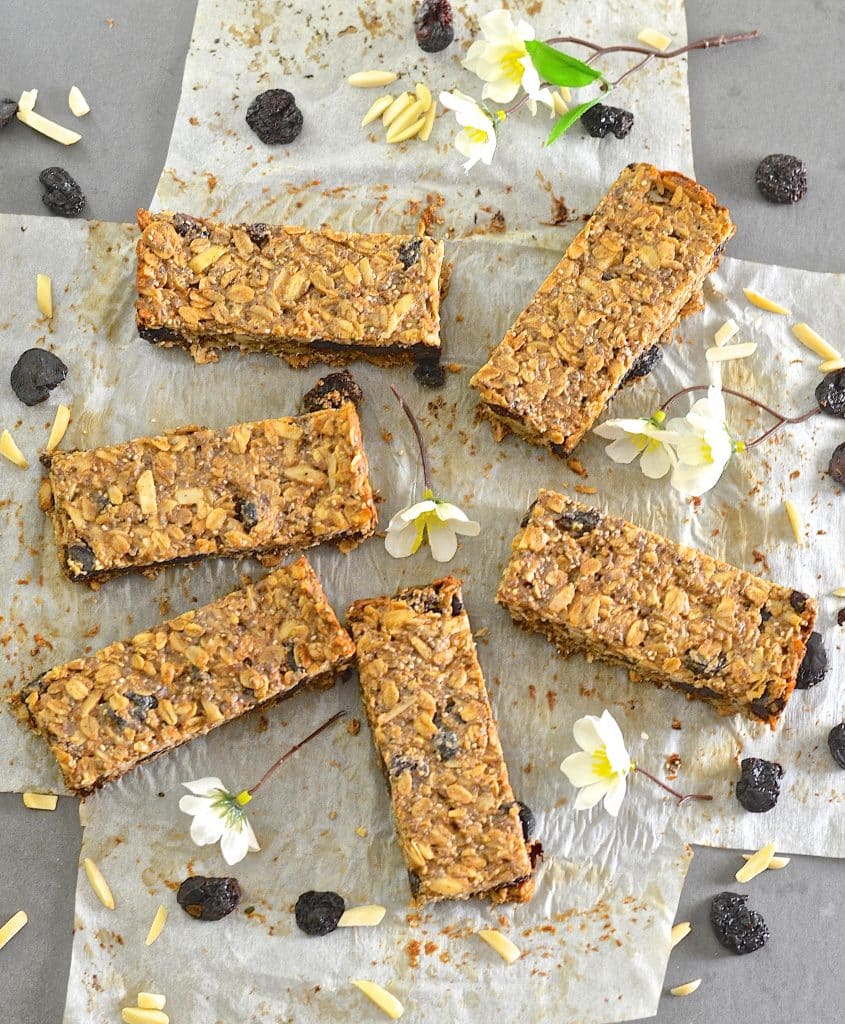 Plump, chewy dried cherries, crunchy almonds & wholesome oats & seeds make these Cherry Almond Granola Bars the perfect healthy snack or on the go breakfast. They are completely oil free, very lightly sweetened & come with bake or no bake options!