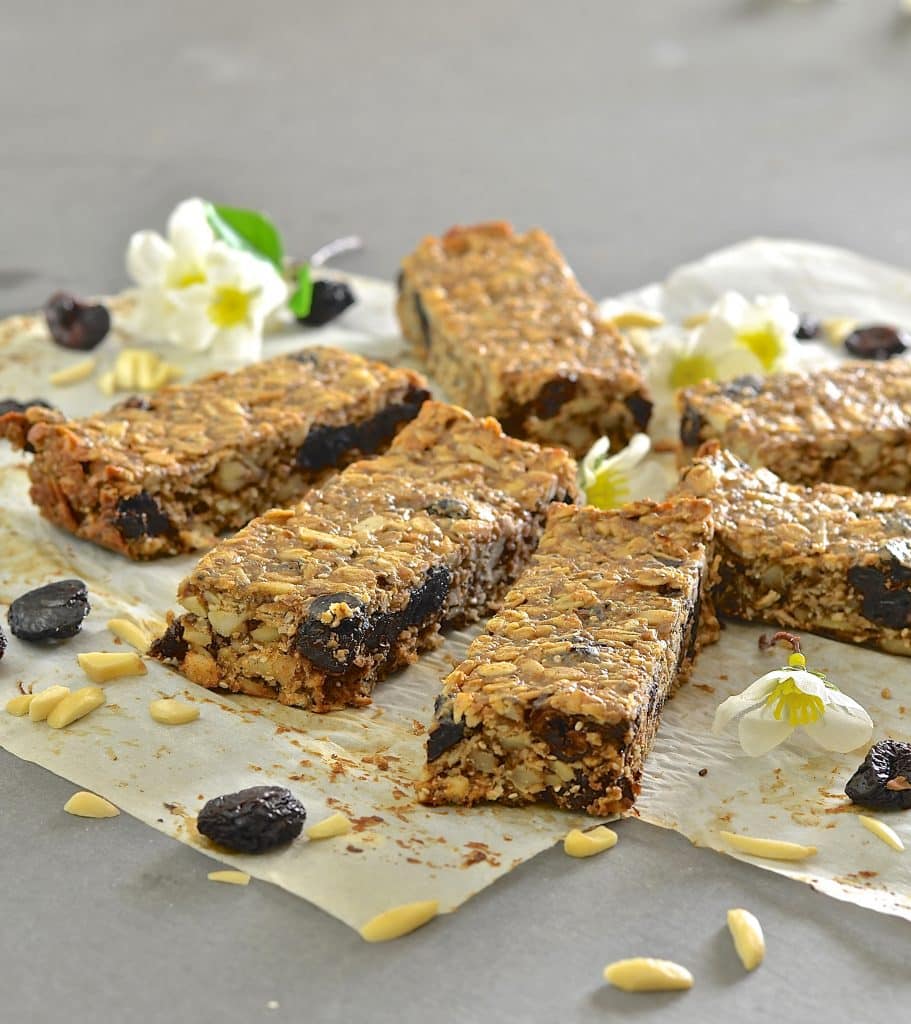 Plump, chewy dried cherries, crunchy almonds & wholesome oats & seeds make these Cherry Almond Granola Bars the perfect healthy snack or on the go breakfast. They are completely oil free, very lightly sweetened & come with bake or no bake options!