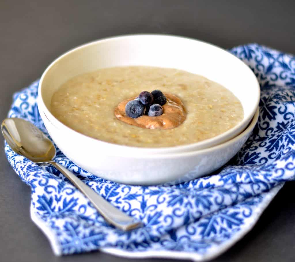 Upgrade your regular breakfast to this ultra creamy & rich bowl of almond and coconut oatmeal gorgeousness and I promise you won’t be disappointed!