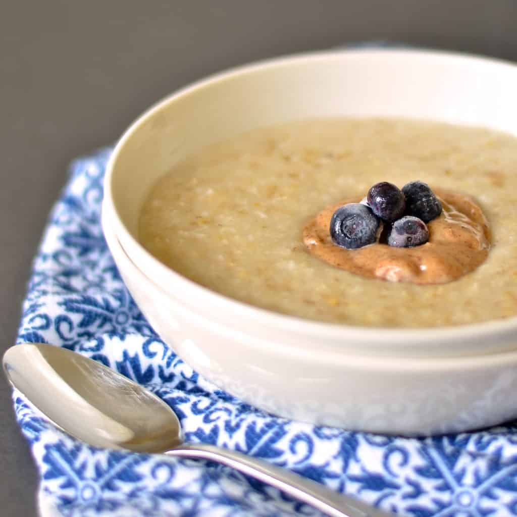 Upgrade your regular breakfast to this ultra creamy & rich bowl of almond and coconut oatmeal gorgeousness and I promise you won’t be disappointed!