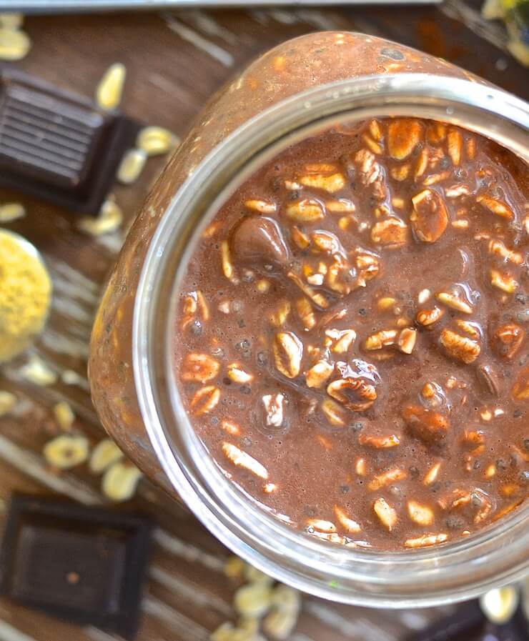 Make your mornings a little less stressful with these Ginger Chocolate Overnight Oats. Wake up to a jar of chocolatey, oaty goodness with a touch of aromatic ginger warmth. And best of all, there is no cooking involved!