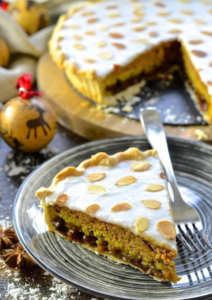 Crisp pastry, rich mincemeat, delicate spice infused sponge & brilliant white, sweet frosting come together to create a taste & texture explosion. This Festive Mincemeat Tart is indulgent, rich & just perfect for the holidays!