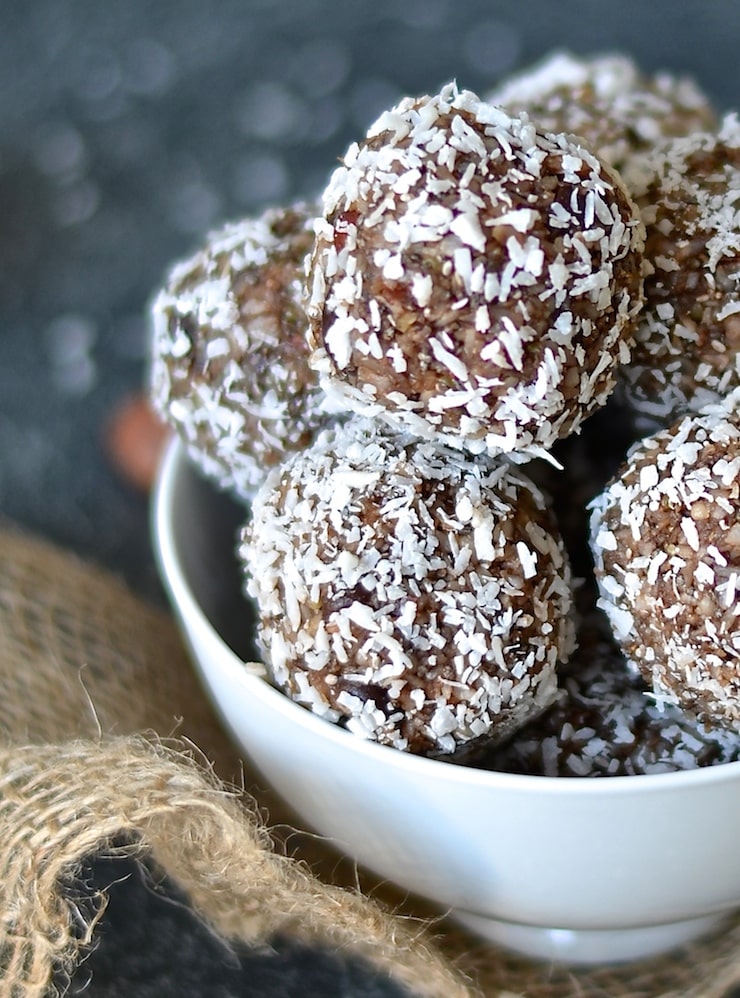 Chocolate & coffee join forces with nutrient rich, power giving nuts & seeds in these moist & decadent Mocha Hazelnut Power Balls. A healthy, energy boosting snack has never tasted so good!