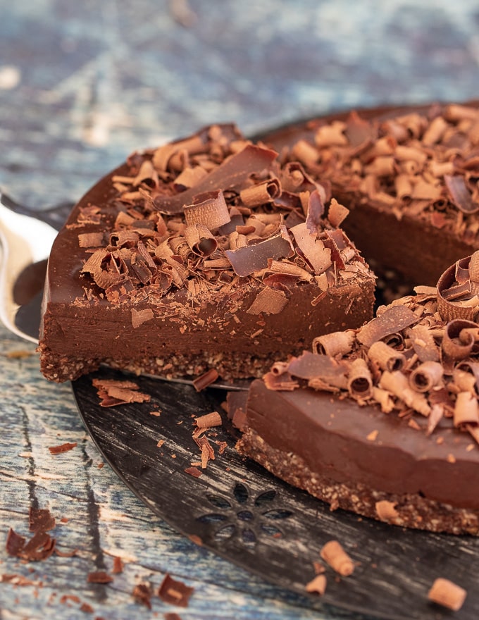 No-Bake Espresso Chocolate Fudge Cake being sliced