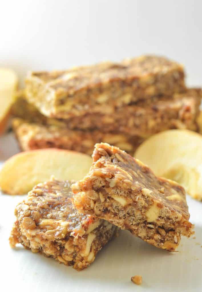 Incredibly delicious No-Bake Cinnamon Apple Energy Bars. A delicious mix of chewy & crispy & so quick & easy to make!