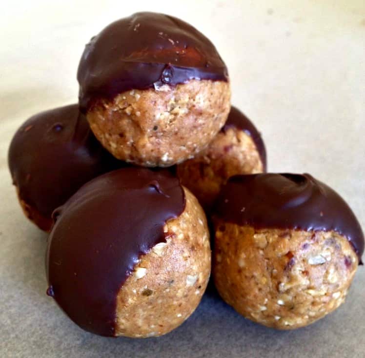 5 peanut butter chocolate energy balls