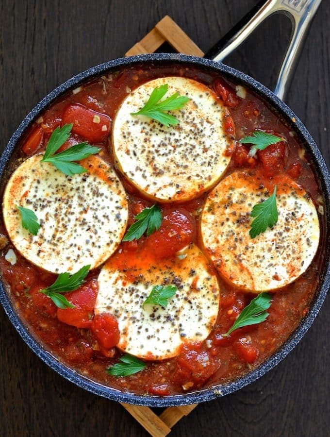 Vegan Shakshuka in a pan with a sprinkling of kala namak and fresh cilantro