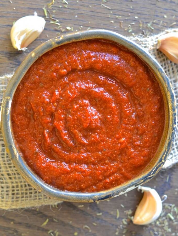 A hearty, rich and delicious Easy Vegan Pizza Sauce recipe with an intense full flavour, plus read my review of Panago Vegan Pizza.